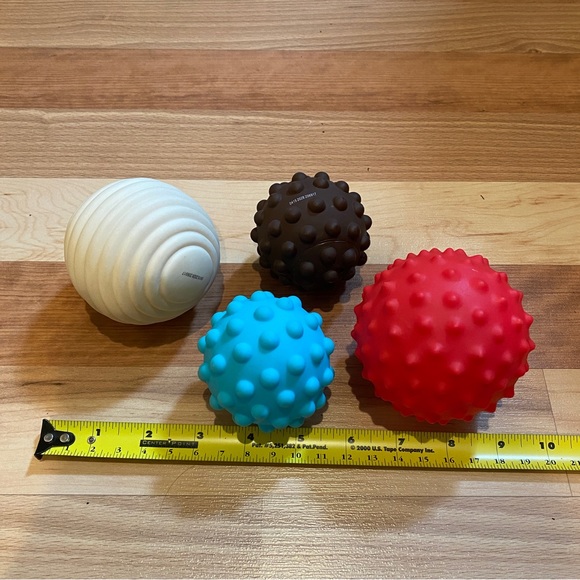 Set of four textured balls for kids - Picture 2 of 3